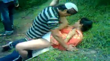 Sensational Story Desi Lucknow Aunty Gets Fucked Outdoors by Her Lovers!