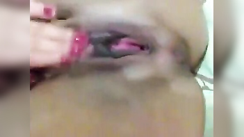 Saucy Aunty - Watch Her Masturbate Live for Her Adoring Fans!