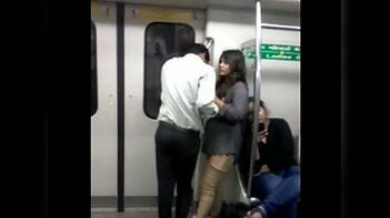 Amateur Desi Lovers in Delhi Metro Kissing