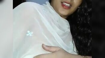 Sexy Mallu Divya Bhabhi XXX Porn Showing Desi Tits