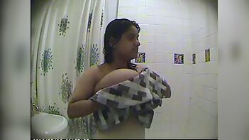 Hidden Cam Sex Desi Bhabhi Filmed Naked In Shower