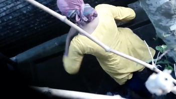 Gorgeous Desi Babe Dressing Up After Refreshing Shower