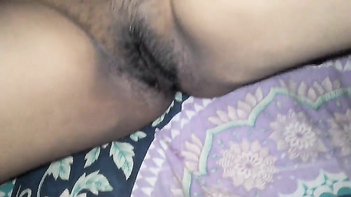 Desi Bhabhi's Perky Big Boobs - A Unique Sight to Behold!