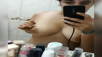 This Hot Babe Show Off Her Perfectly Toned Body in This Full Nude Video!