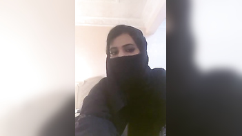 Arab Babe Shares Sensational Nude Selfie Video