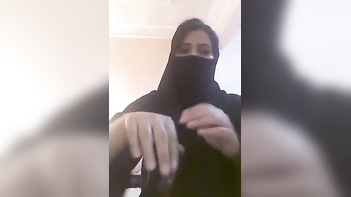 Arab Babe Shares Sensational Nude Selfie Video