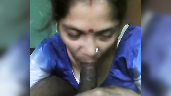 Kolkata Bhabhi's Sexy Video - Now!