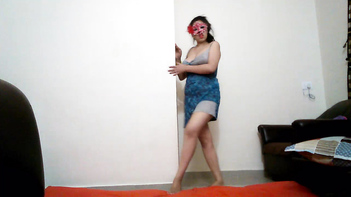 Desi Bhabhi Reenu Sizzles with Erotic Hot Nude Dance Performance