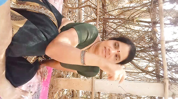 Sizzling Desi MILF Gives Outdoorsy Blowjob to Horny Lover