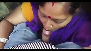 Experience Nasty Blowjob Sex Desi Style with Desi Bhabhi!