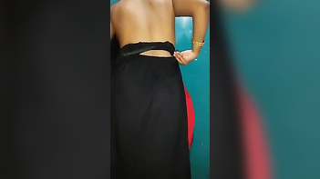 Sizzling Desi Married Bhabhi Flaunting Her Black Petticoat and Blouse