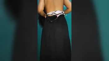 Petite Desi Housewife Strips Naked in Sexy XXX Porn Video