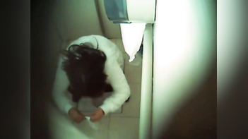 Shocking Delhi Airport Sex Scandal Involving Amateur Desi Girl in Toilet