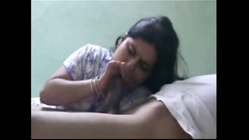 Hot Indian Bhabhi Seducing Lover with Passionate Blowjob - An Unforgettable Experience