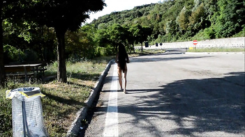 Sizzling Desi Babe Bares All in Outdoor Amateur Sex Scene