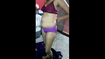 Sizzling Hot Desi GF Porn - a Sexy Desi Girl Wearing a Blue Sari!