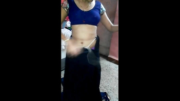 Sizzling Hot Desi GF Porn - a Sexy Desi Girl Wearing a Blue Sari!