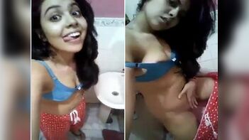 Adorable Pakistani Girl Shares Selfie of Her Bare Breasts and Private Parts