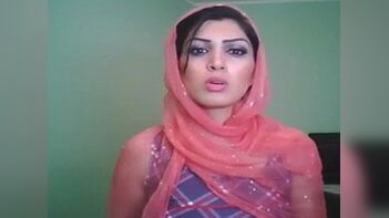 Paki Girl Flaunts Her Cute Boobs and Pussy in Show