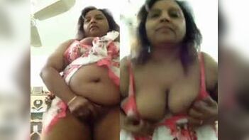 Sensational Video of Pakistani Mature Aunty Flaunting Her Impressive Bust and Backside