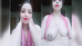 Pakistani Bhabhi Captures Nude Selfie on Camera