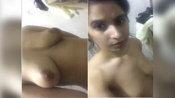 Hot Pakistani Girl Exposes Her Breasts and Private Parts - An Unforgettable View!