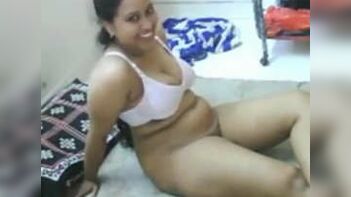 Sizzling Aunty's Intimate Moment in Bedroom - Don't Miss Out!