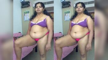 Sizzling Bhabhi Enjoys Pleasure of Hubby's Member