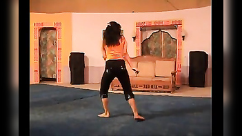 Watch Hot Desi Mujra Seducing Hot Girl in Sexy Video MMS!