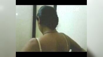 Desi Girl Manisha's Leaked MMS Clip with Her Lover Causes Stir