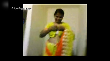 Aunty Stripping Clothes in Free Desi Sex Porn Tube Video