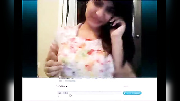 Desi Indian Girl Nude on Skype: Watch Her Possing Her Boobs to Her Lover in MMS!