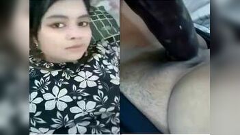 Fiery Desi Bitch Fucking Her Pussy Raw in Homemade Masturbation Clip.