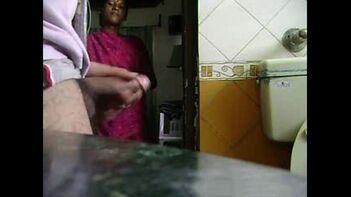 leaked Desi MMs video - Flashing dick my Indian maid she help me cum