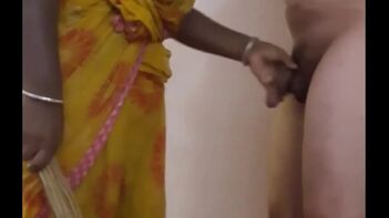 Leaked MMs Desi! Flashing on real Indian maid she hand-job me & help me cum