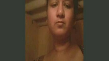 This Foul-Mouthed Amateur Tamil Babe Flaunt Her Massive Tits Online!