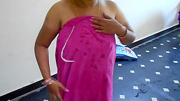 Telugu Amateur Bhabhi Soaps Up and Gets Filthy in the Tub While Hubby Films Every Wet, Soapy Detail