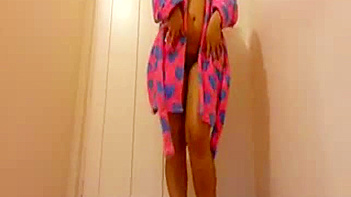 Indian chick strips out of towel, revealing juicy pussy and tits, self-filmed shower session