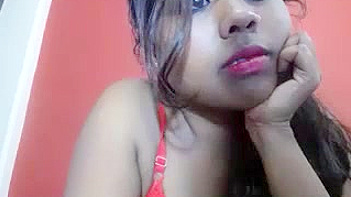 Indian Babe Shows Off Her Pussy On Live Sex Chat