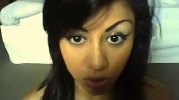 Indian GF Masturbates Like a Fucking Pro, Dripping Wet Pussy