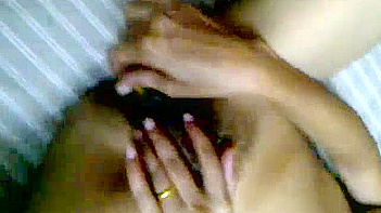 Indian Babe Masturbates, Fingering Her Pussy Like a Fucking Pro