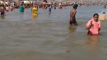 Indian Married Couple Ganga Snan Sex Tape Caught On Camera