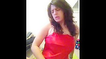Filthy Indian Babe Gets Wild, Masturbating Like a Freak on the Bed