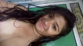 Indian MILF Kajol Mehta Sucks Dick Like a Whore in Raw MMS Leak