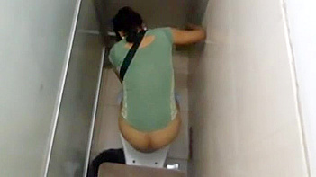 Kinky Indian College Girl Gets Filmed Peeing in the Bathroom, Juicy Details Caught on Tape