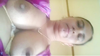 Indian Bhabhi Snapping Juicy Boobs On Phone