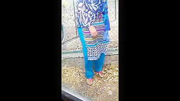 Call Girl Farah Flashing Her Juicy, Milk-Filled Titties