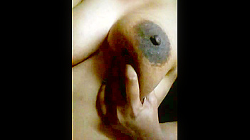 Indian Bhabhi Rips Off Her Sari, Showing Off That Juicy Pussy
