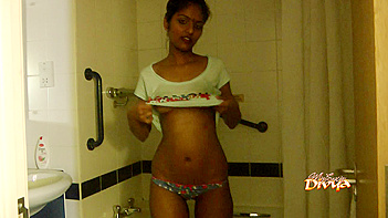 Indian Chick Divya Flashing Her Juicy Ass in the Bathroom
