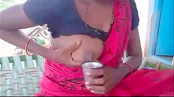 Busty Bhabhi Squeezing Her Juicy Lactating Tits Like a Fucking Pro